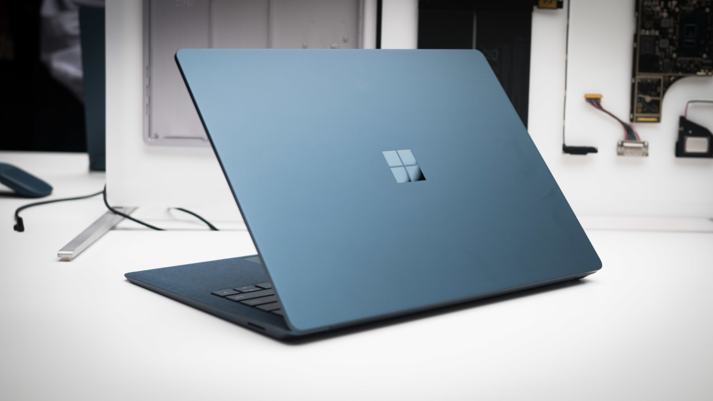 Surface Laptop от Microsoft